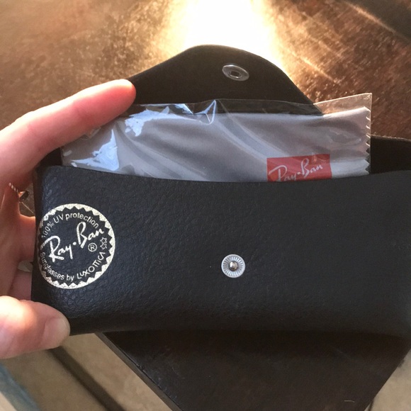 Ray-Ban case - Picture 3 of 4
